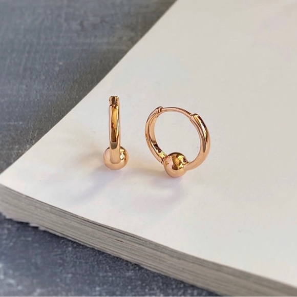 LAST ONE🔥 Hoop Earrings | 18K Gold Plated Luxury Jewelry - Picture 2 of 10